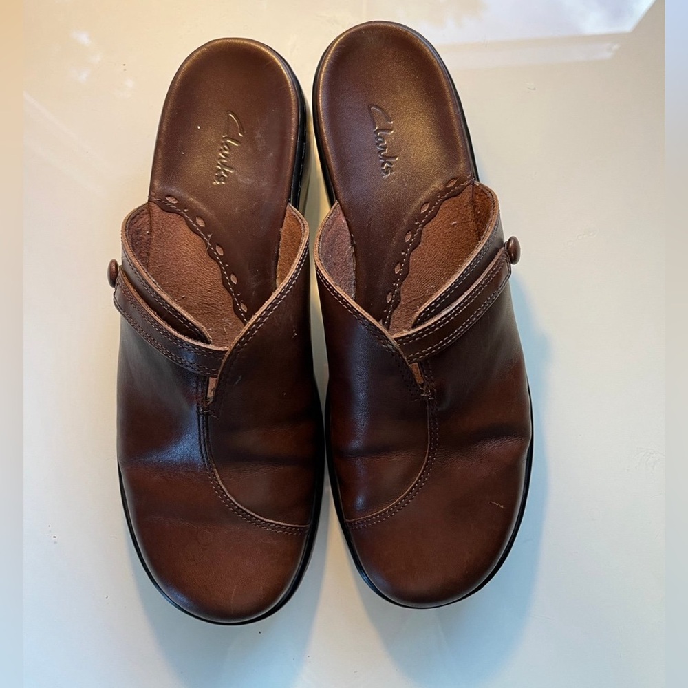Women’s Clarks Brown Leather clogs